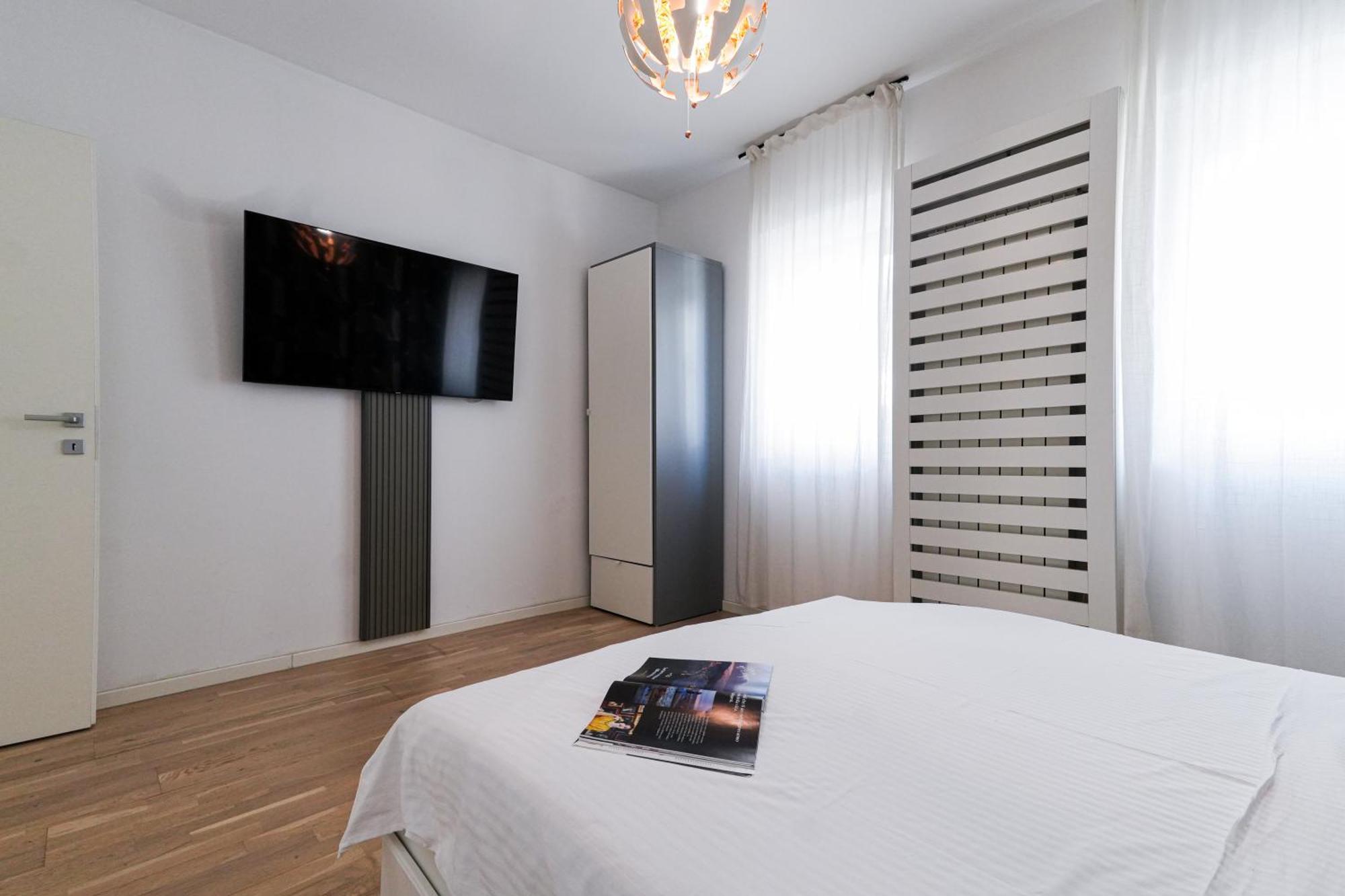 Maria - Modern With Parking And Workspace Apartment *