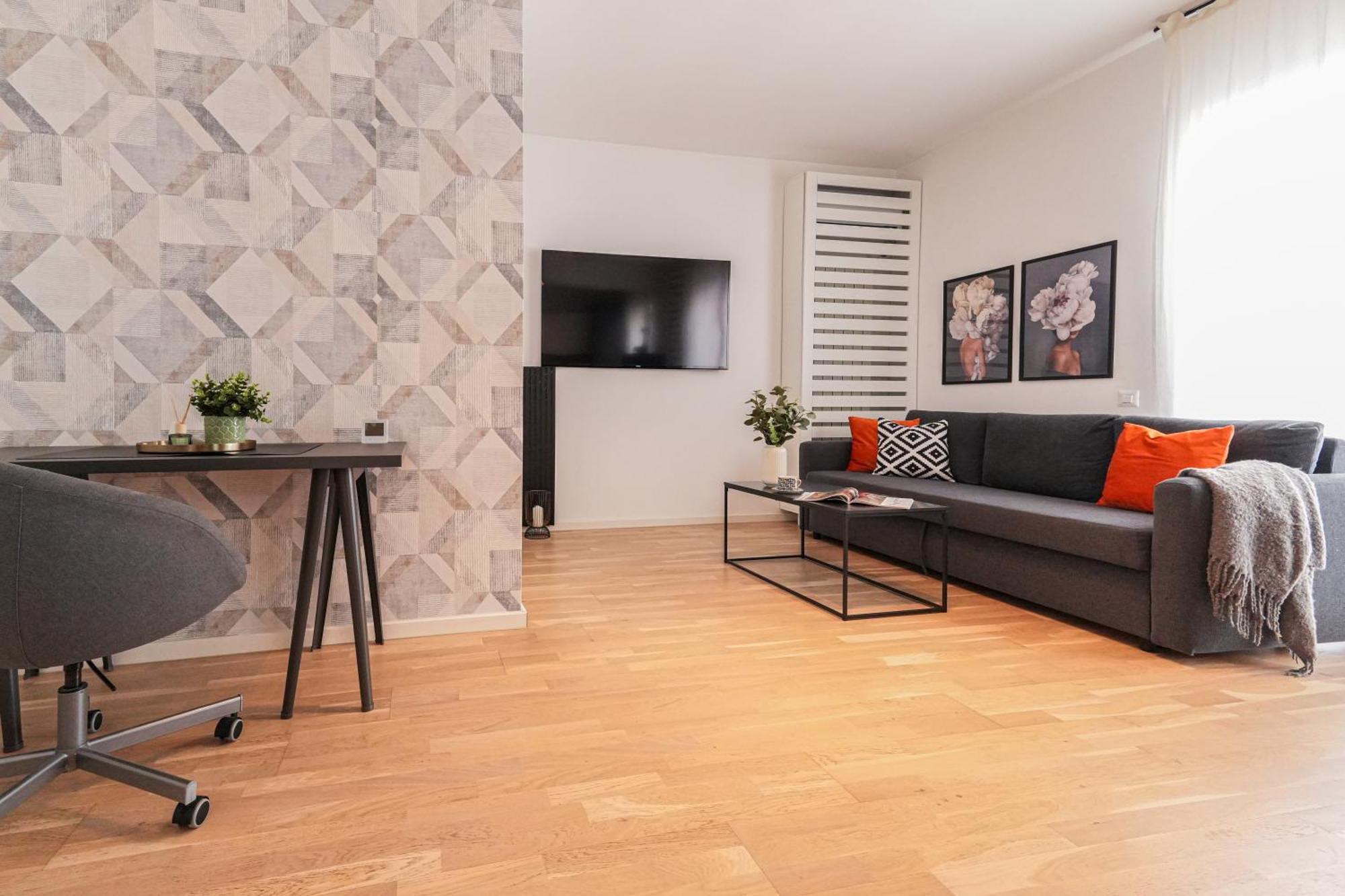 Apartment Maria - Modern With Parking And Workspace Bukarest