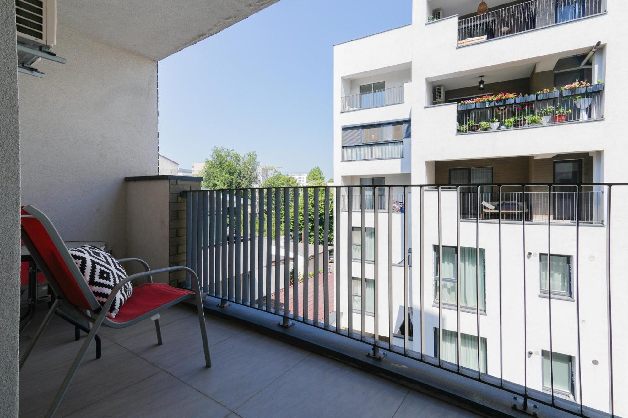 Maria - Modern With Parking And Workspace * Bukarest